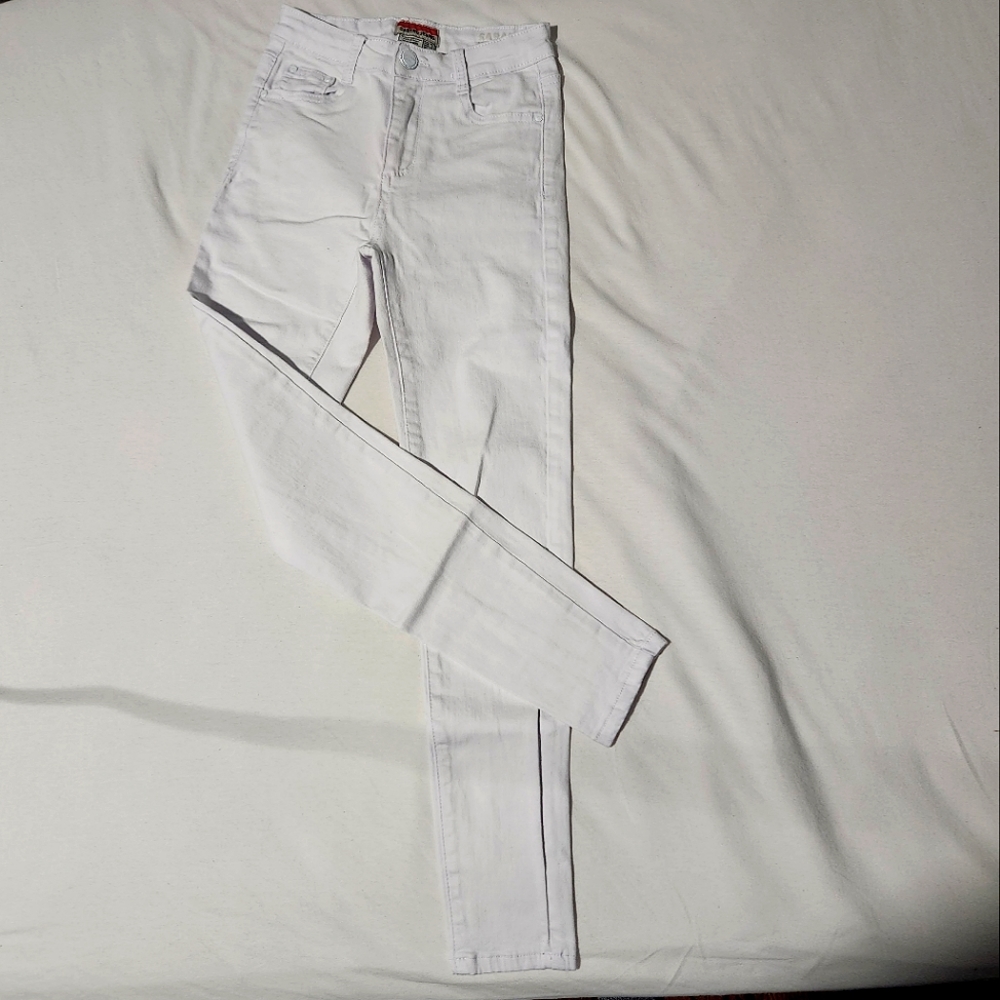White skinny jeans